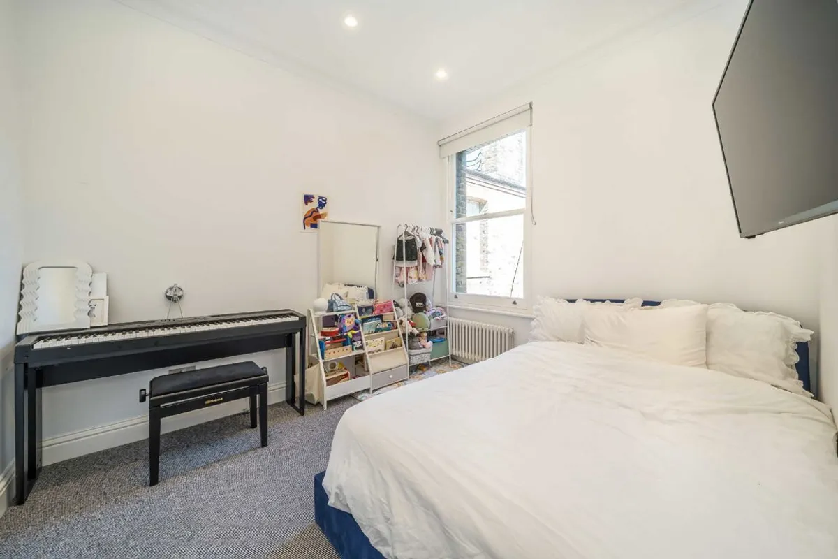 House Barcombe Avenue in Greater London