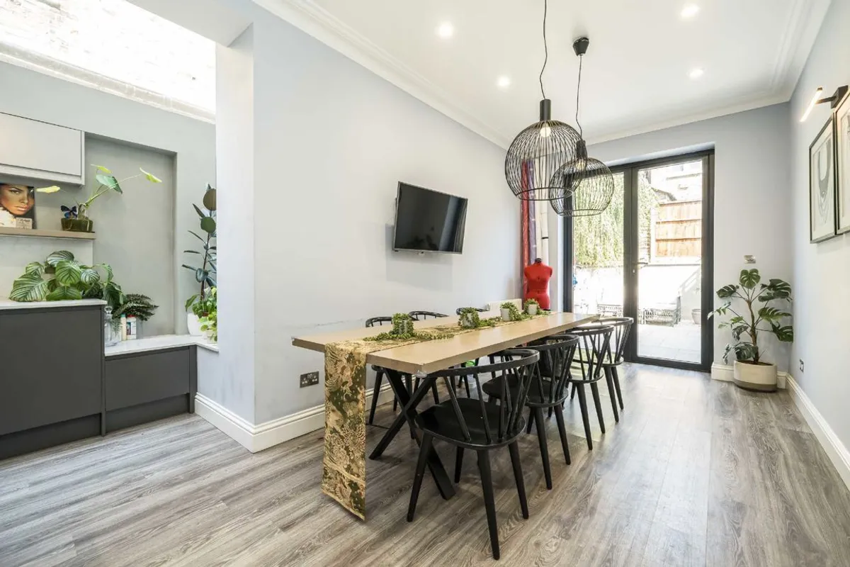 House Barcombe Avenue in Greater London