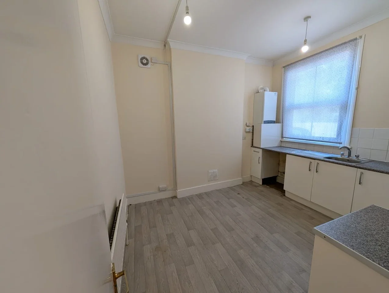 Flat Fernham Road in Greater London