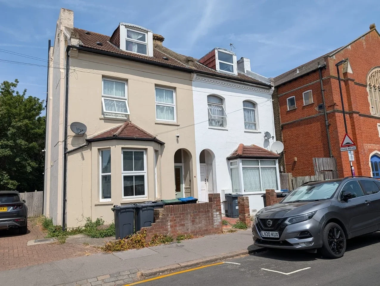 Flat Fernham Road in Greater London