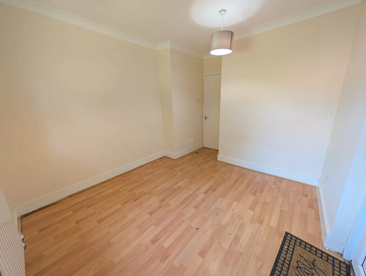 Flat Fernham Road in Greater London