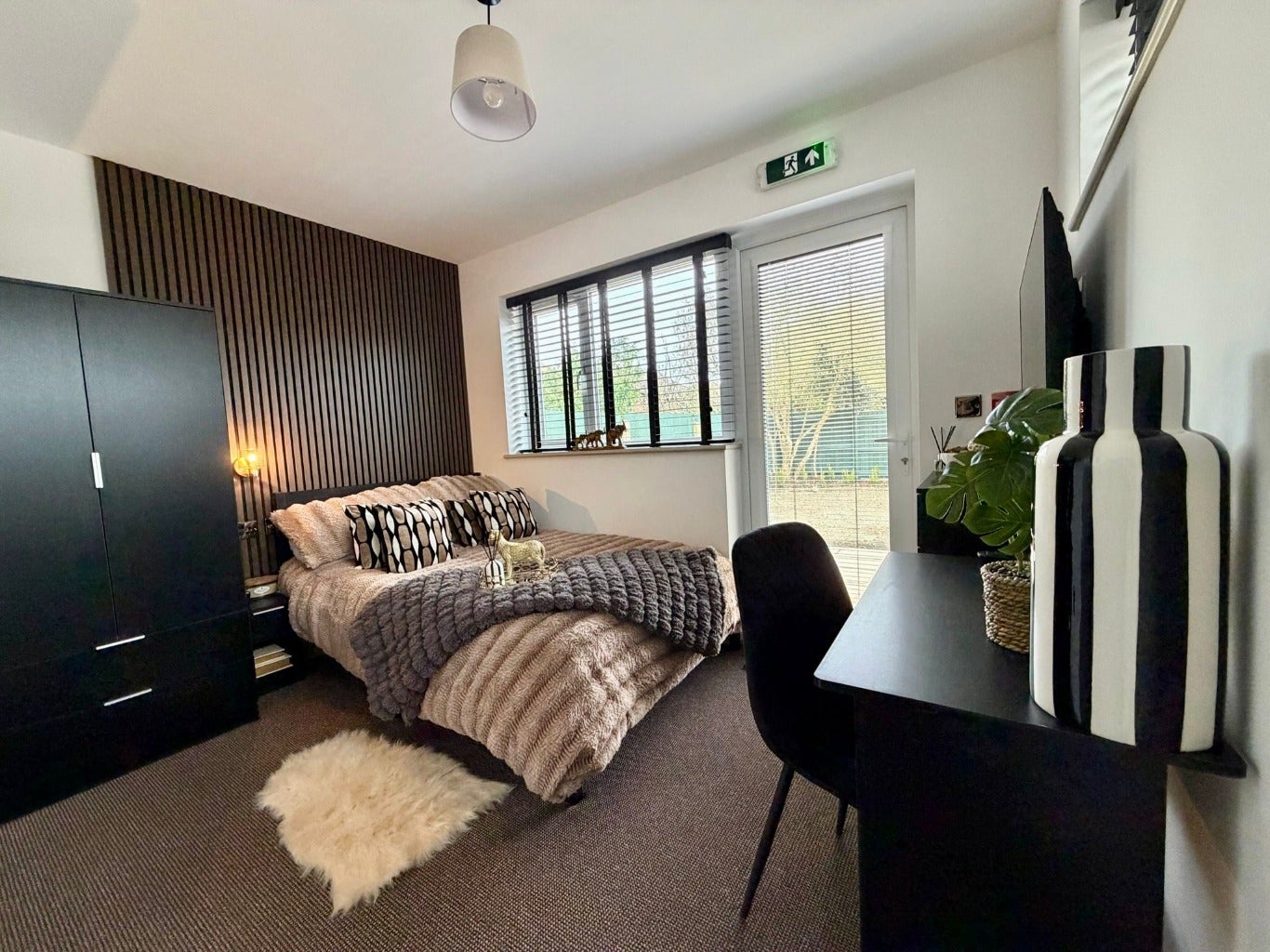 Room Warwick Road in Peterborough