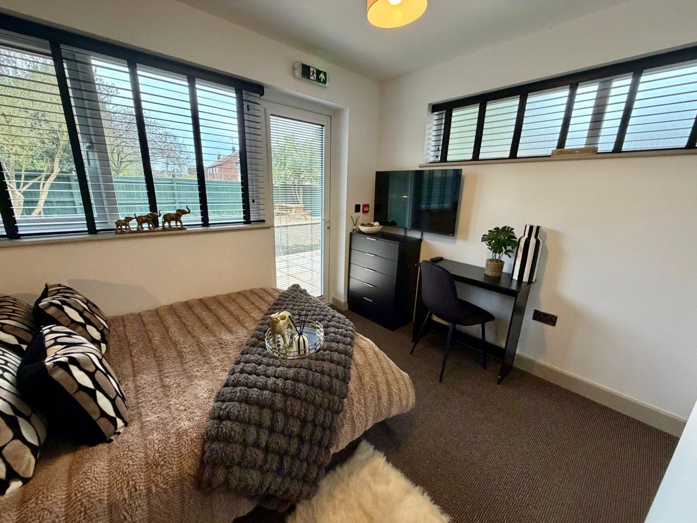 Room Warwick Road in Peterborough