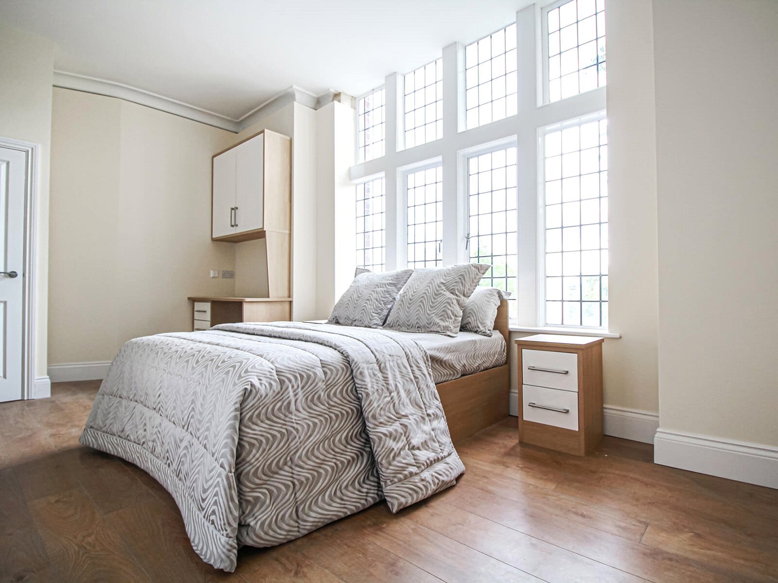 Flat Clarendon Road in Leeds