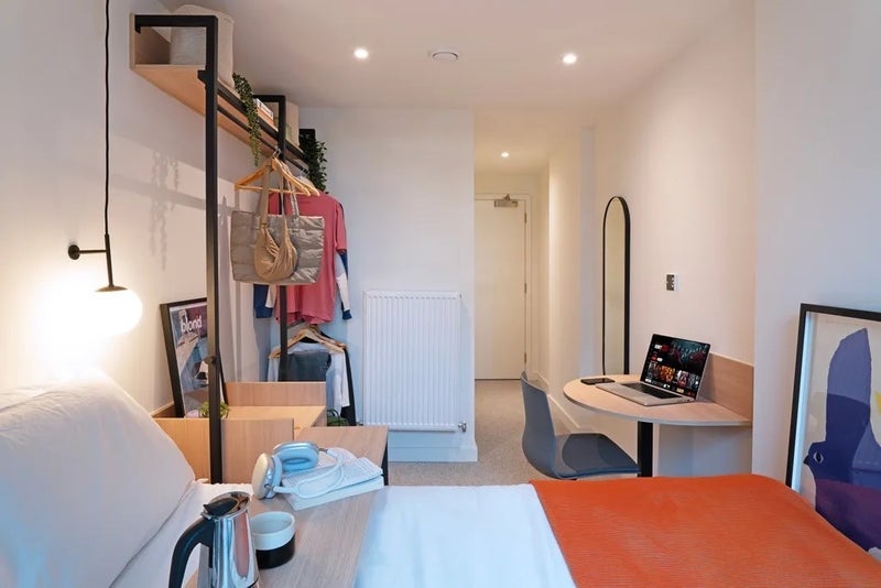 Room River Street in Manchester