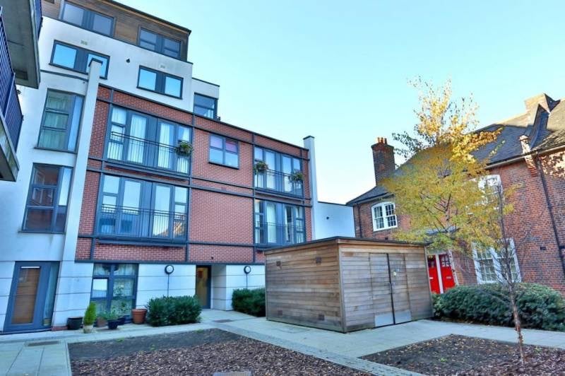 Flat Bartlett Mews in Greater London