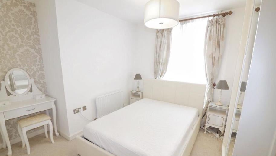 Flat Bartlett Mews in Greater London
