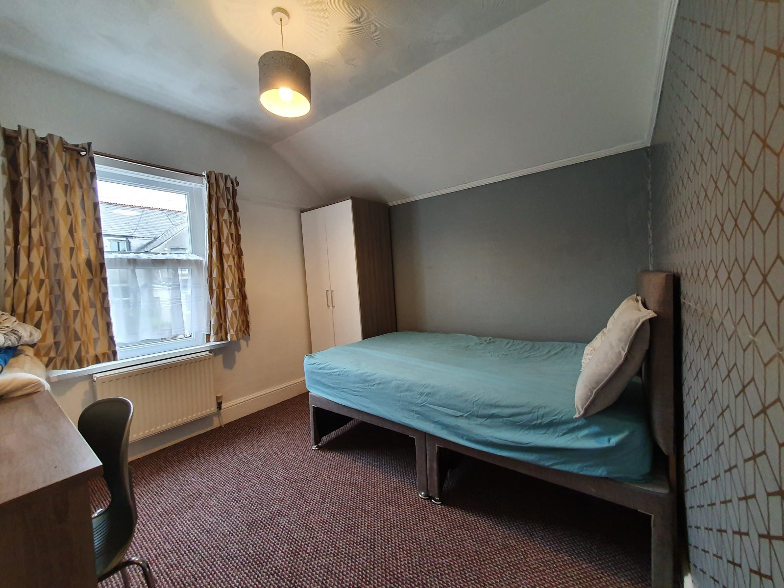 Room Tewkesbury Street in Cardiff