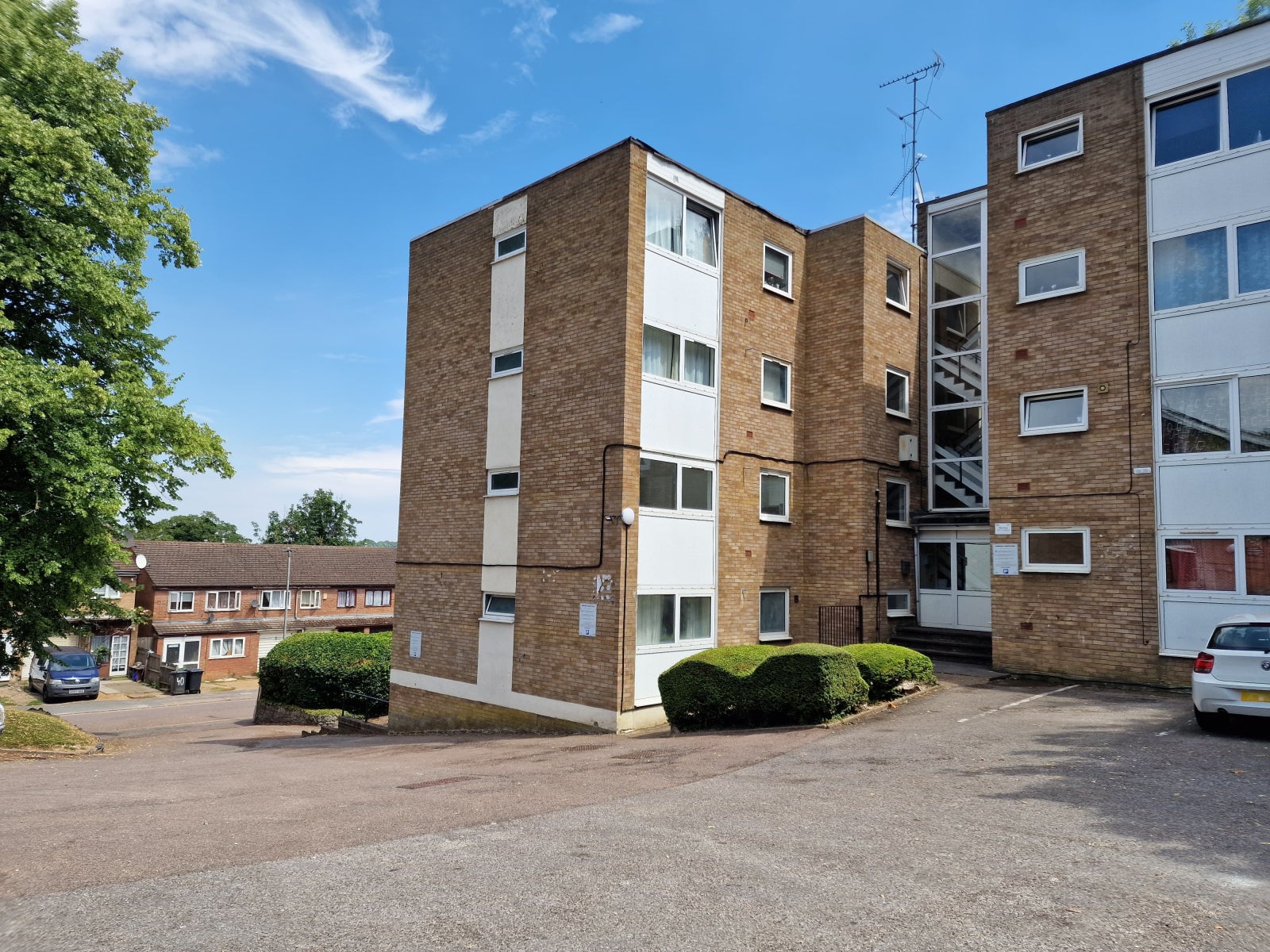 Flat Downs Road in Luton