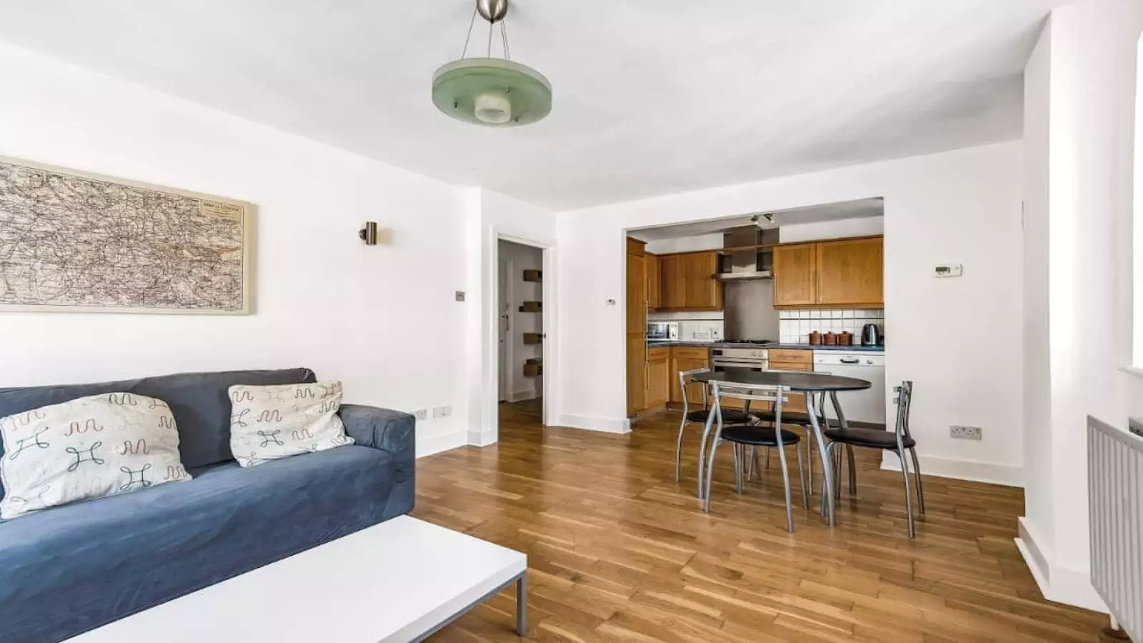 Flat Tooley Street in Greater London