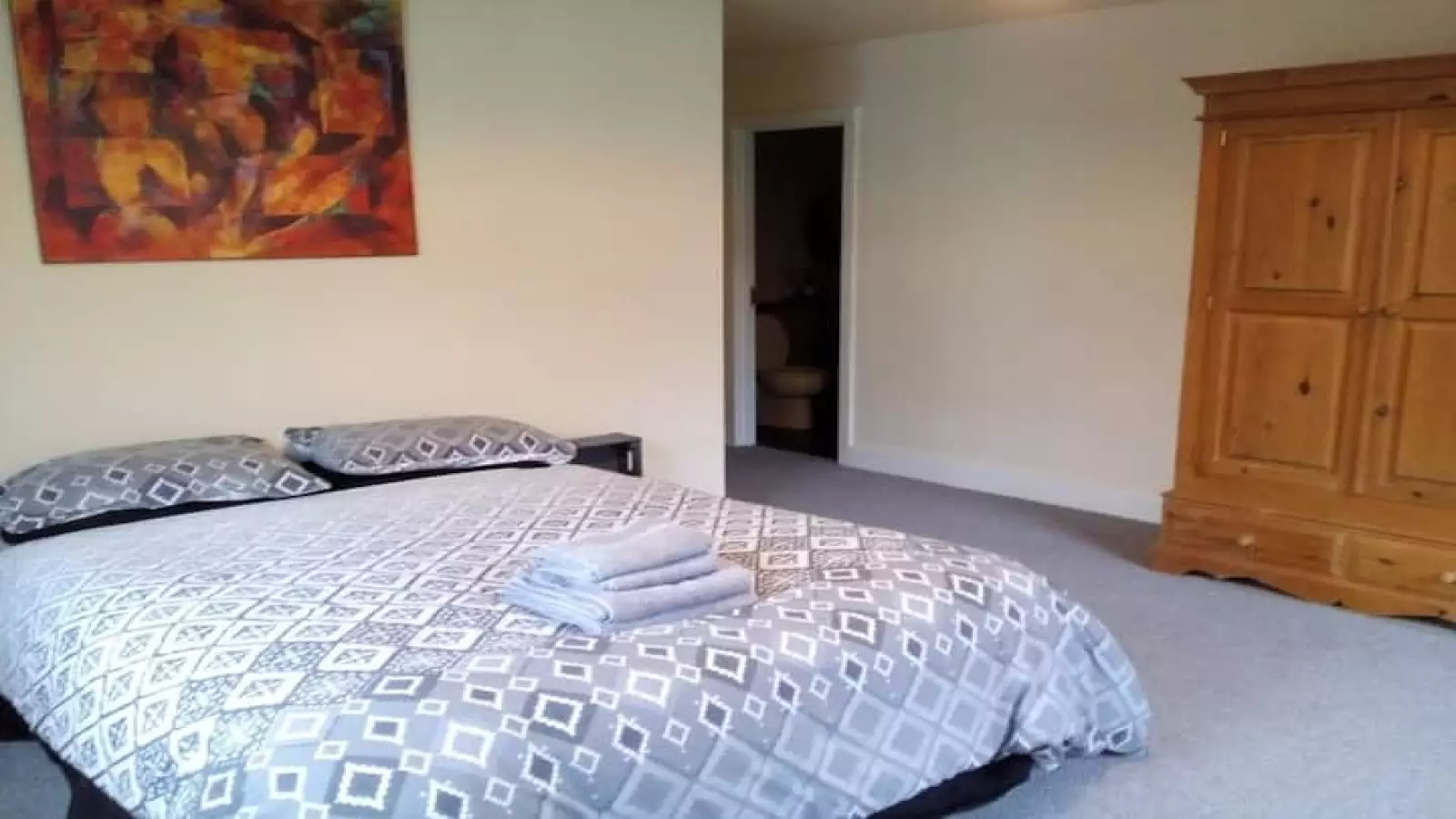 Flat Tooley Street in Greater London