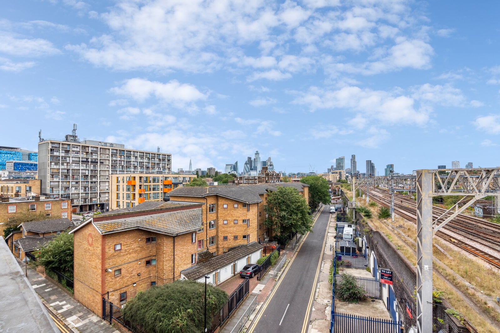 Flat Cudworth Street in Greater London