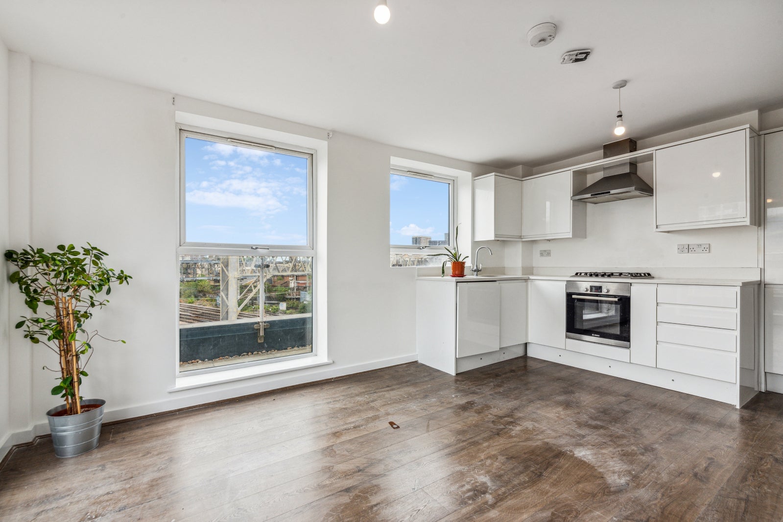 Flat Cudworth Street in Greater London