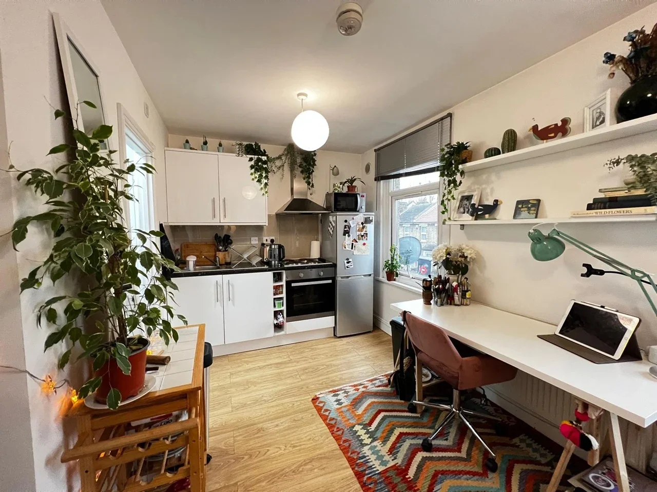 Room Kenworthy Road in Greater London