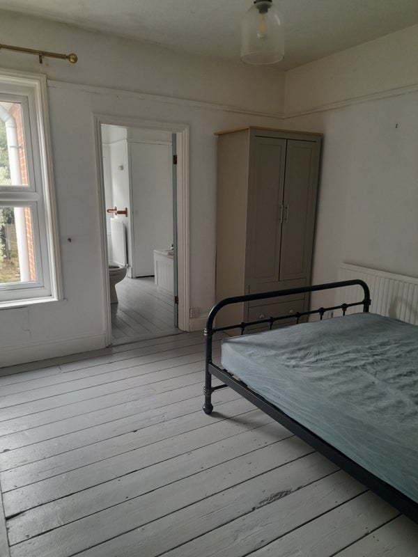 Room Lancaster Road in Ipswich