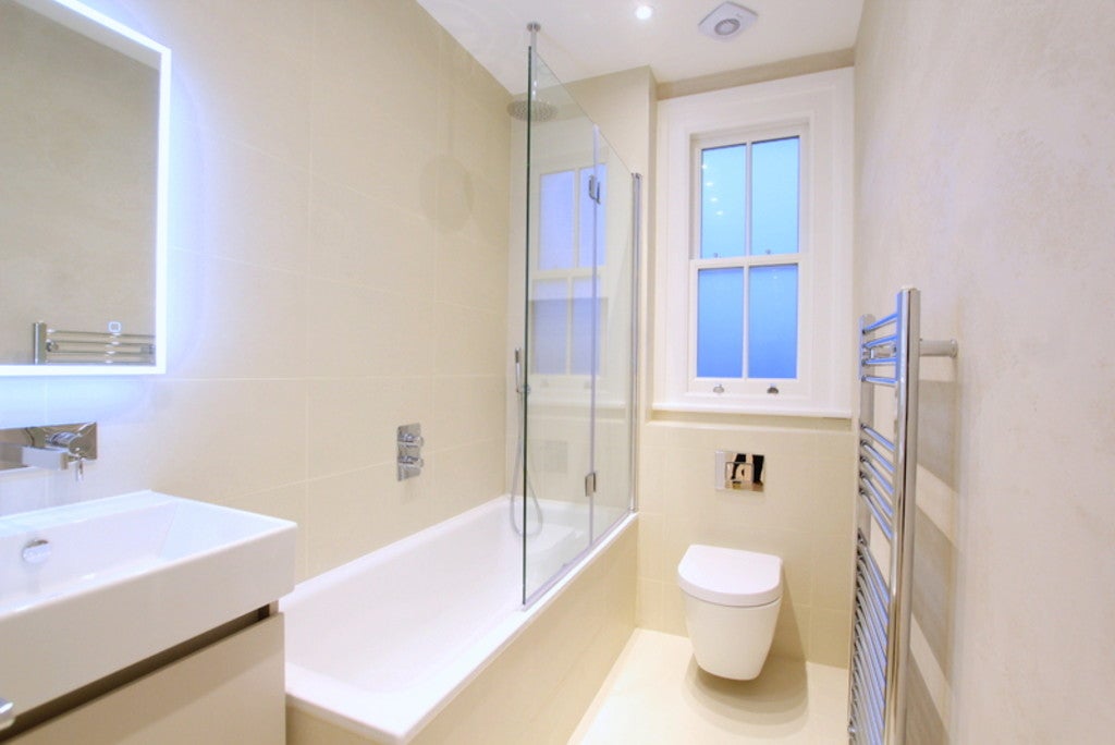 Flat Hotham Road in Greater London