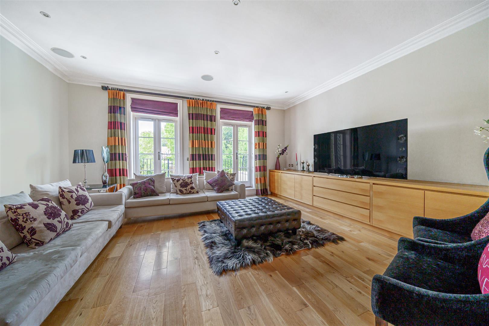 House The Knoll in Greater London