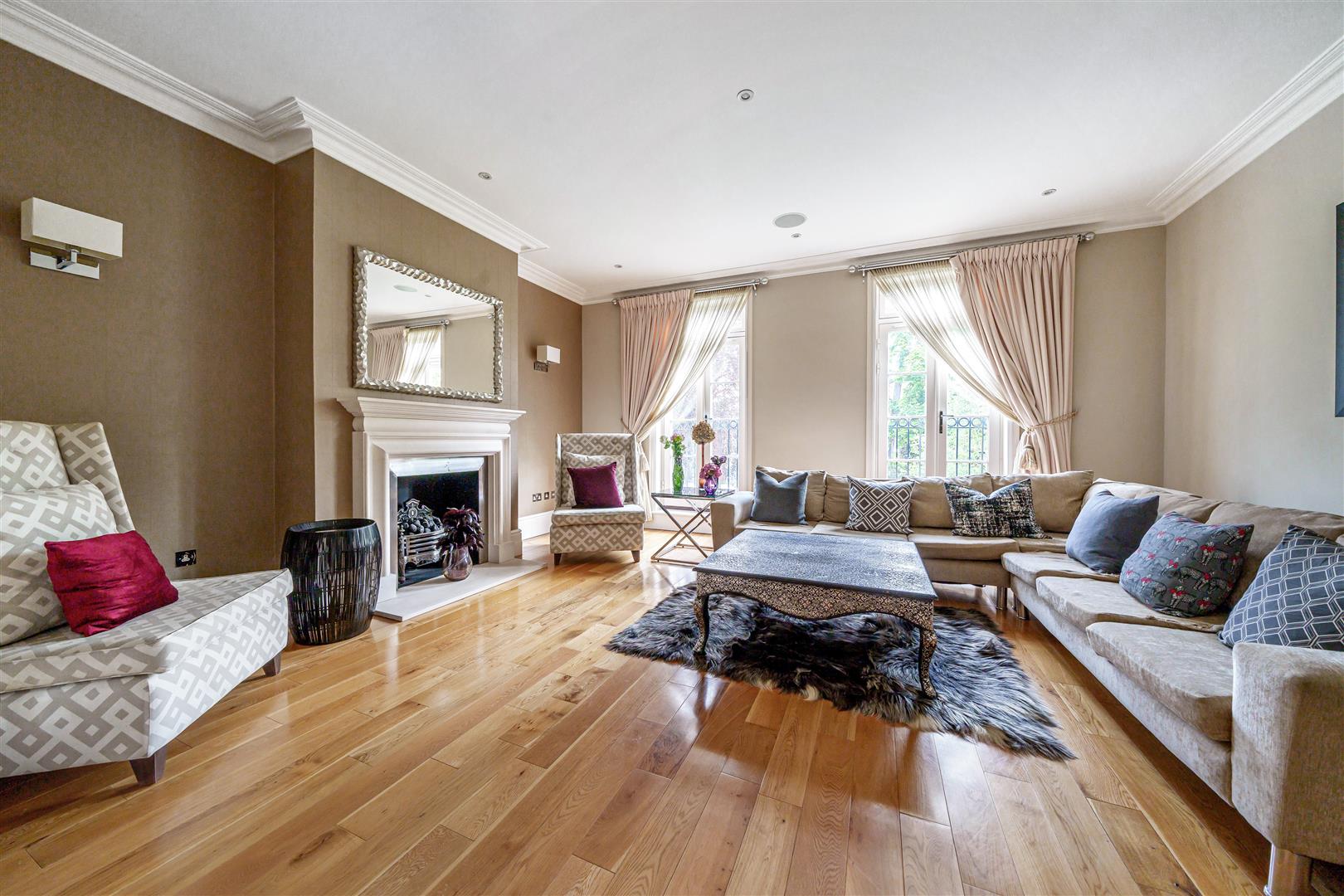 House The Knoll in Greater London