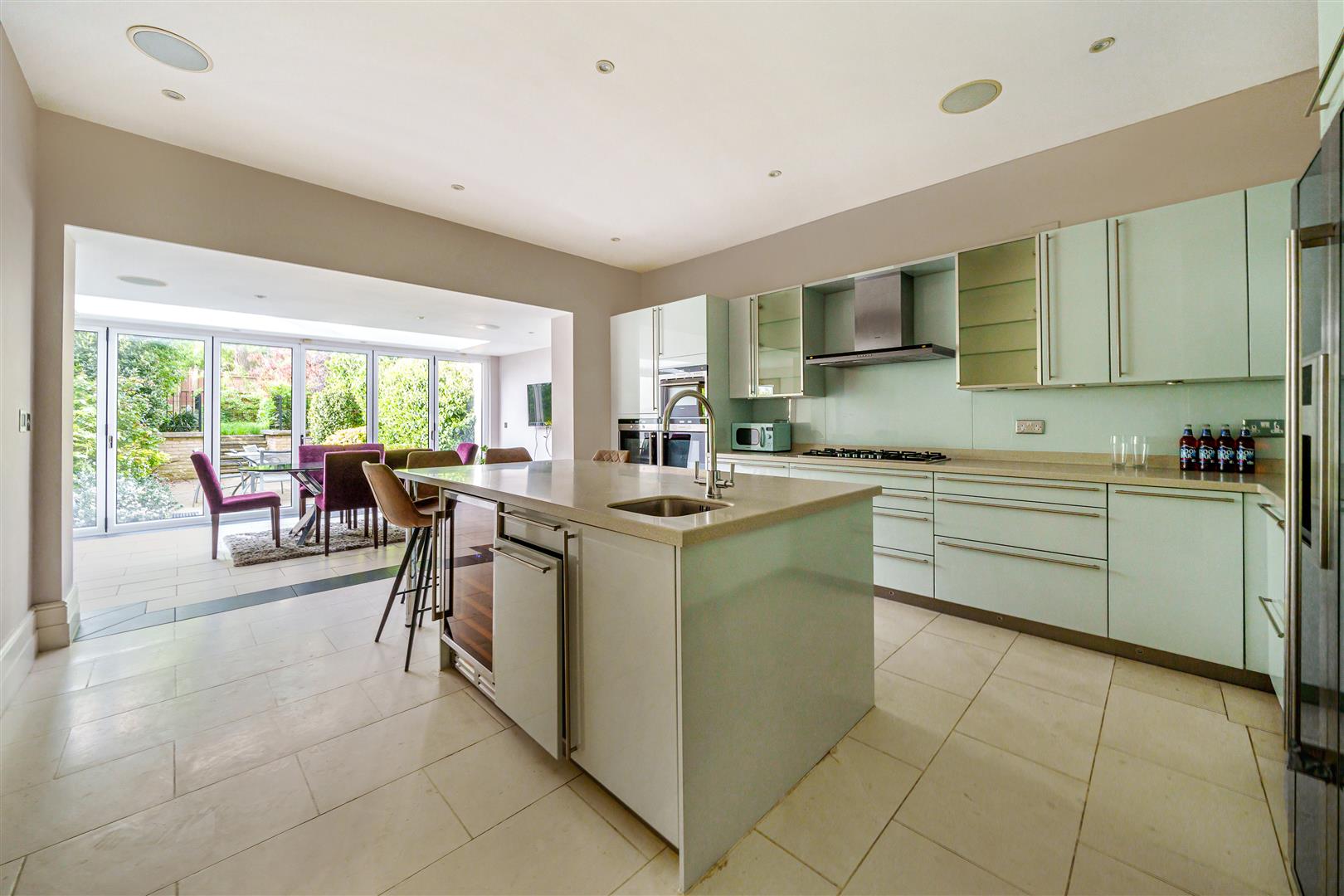 House The Knoll in Greater London