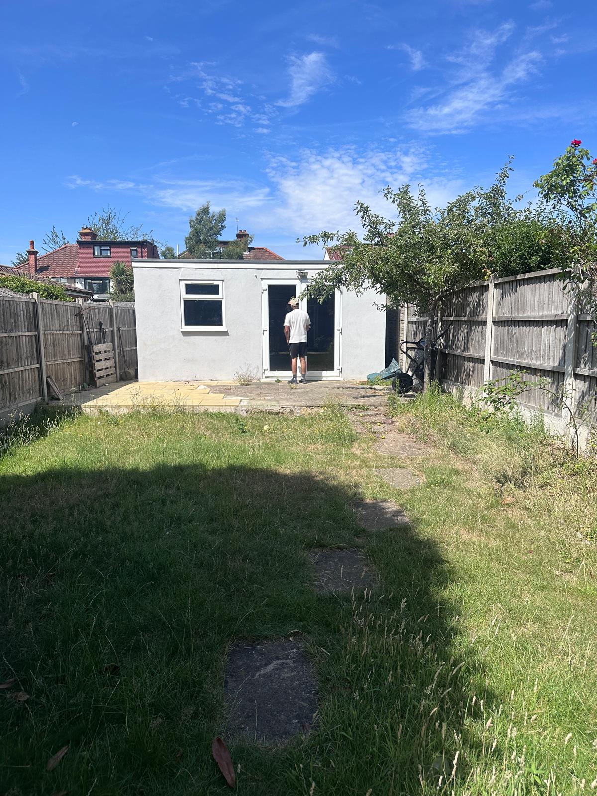 House Heston Avenue in Greater London