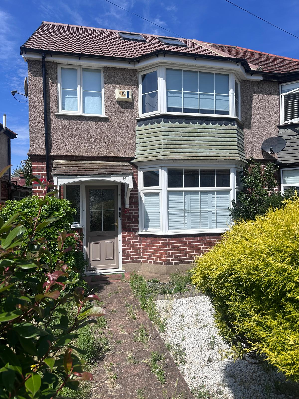 House Heston Avenue in Greater London