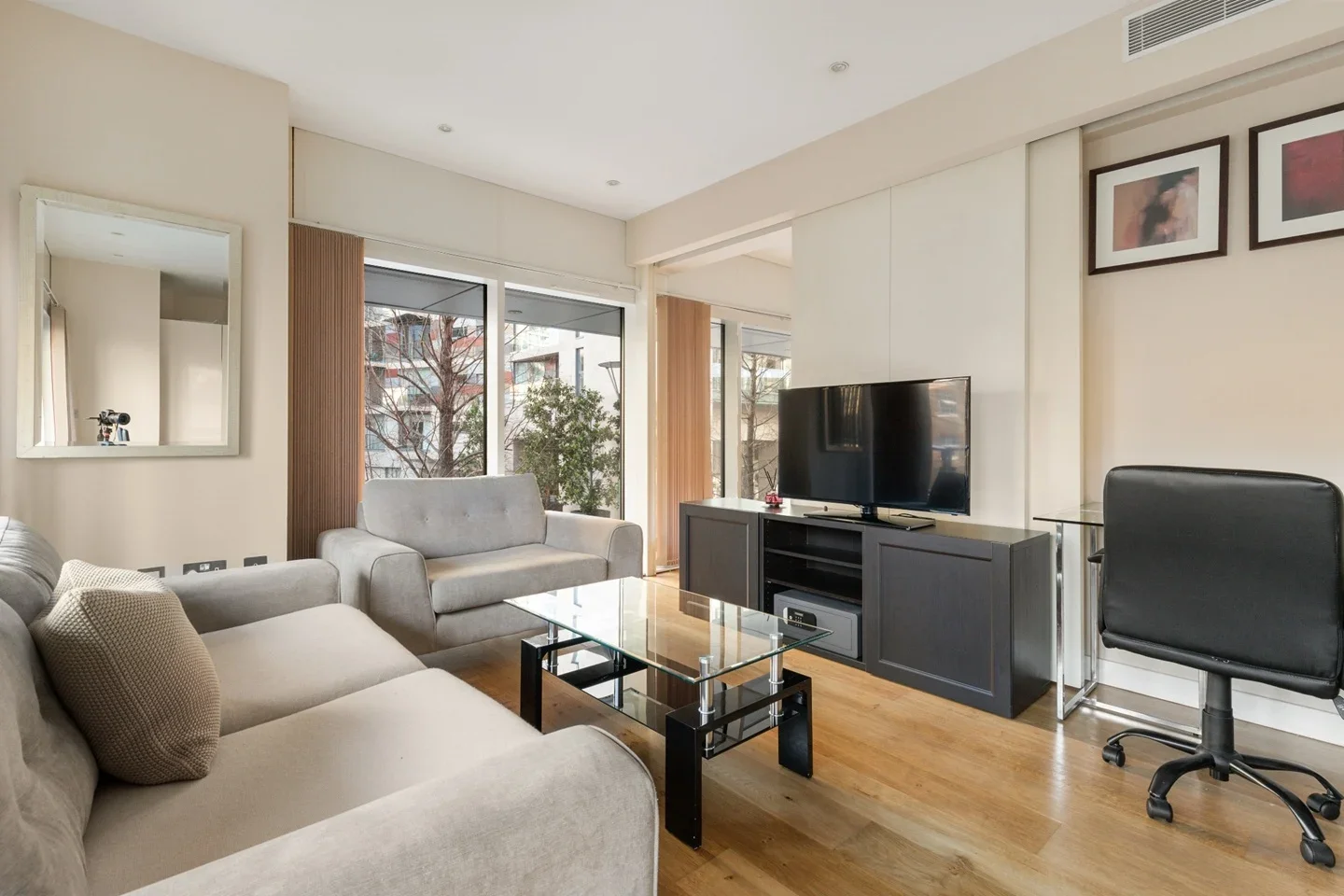 Flat Gatliff Road in City of Westminster