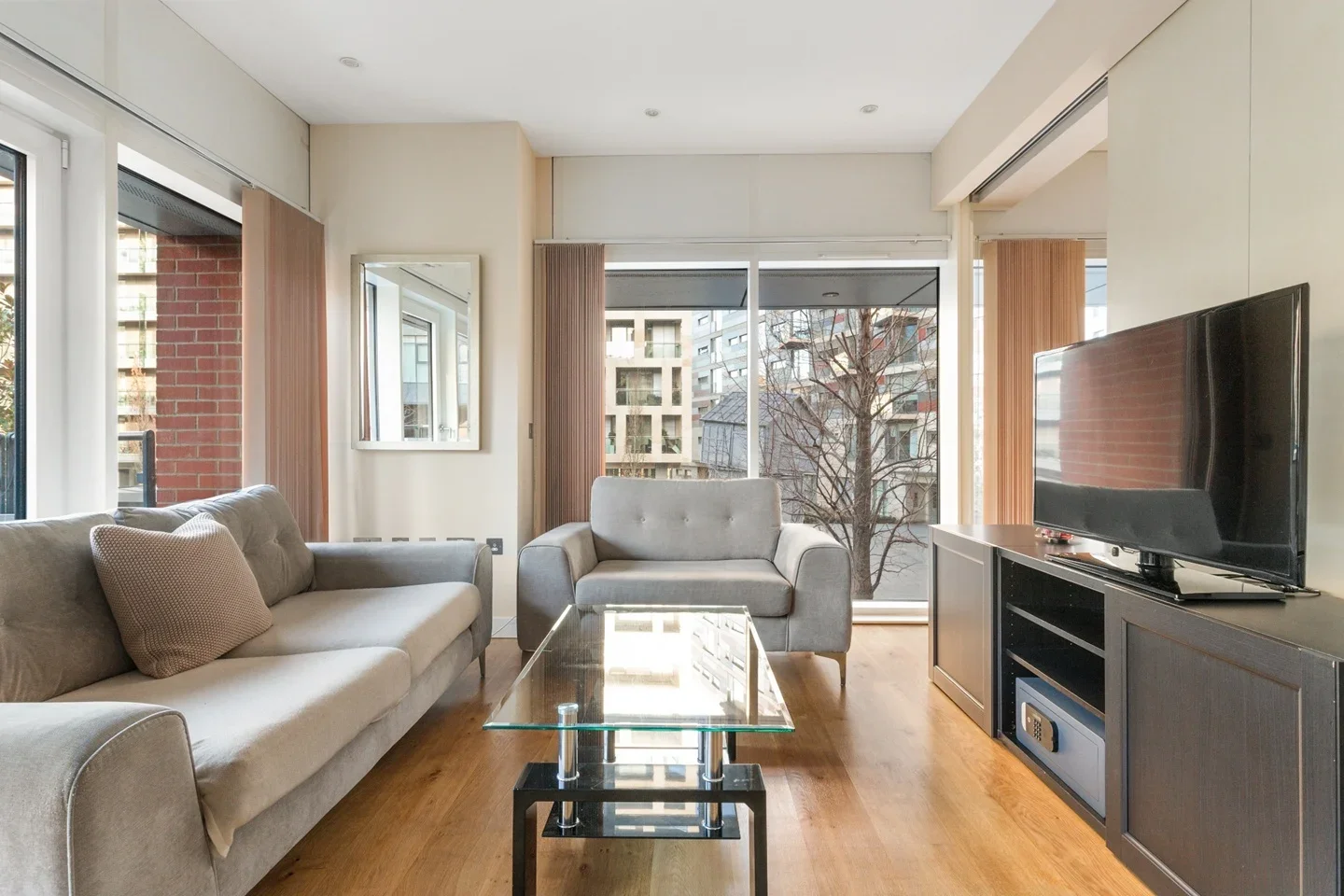 Flat Gatliff Road in City of Westminster