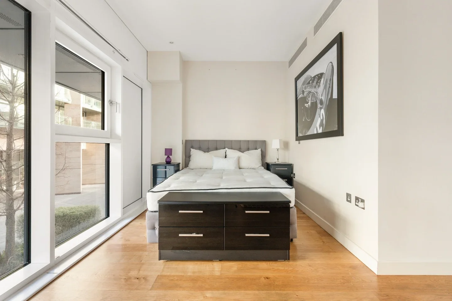 Flat Gatliff Road in City of Westminster