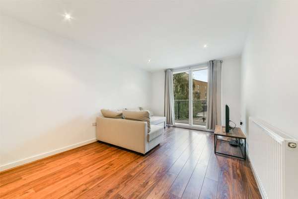 Flat Conington Road in Greater London
