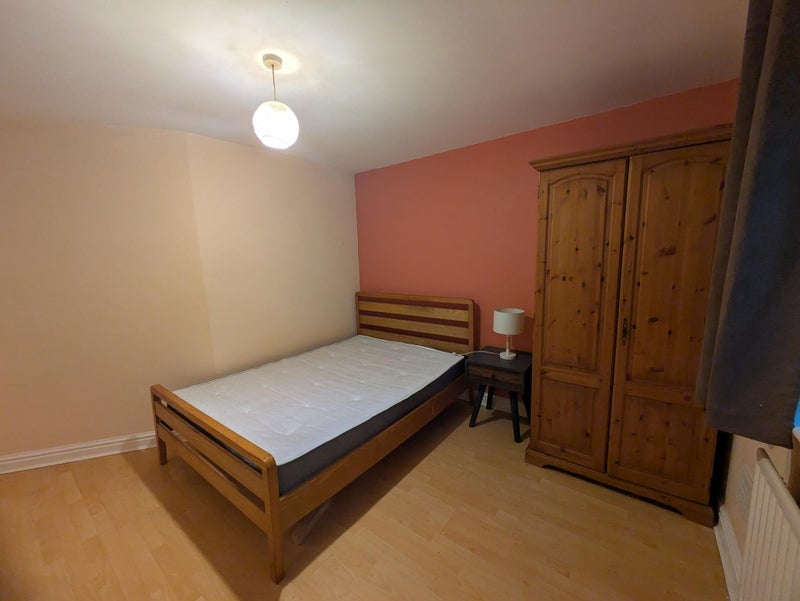 Room Whiteoak Road in Manchester