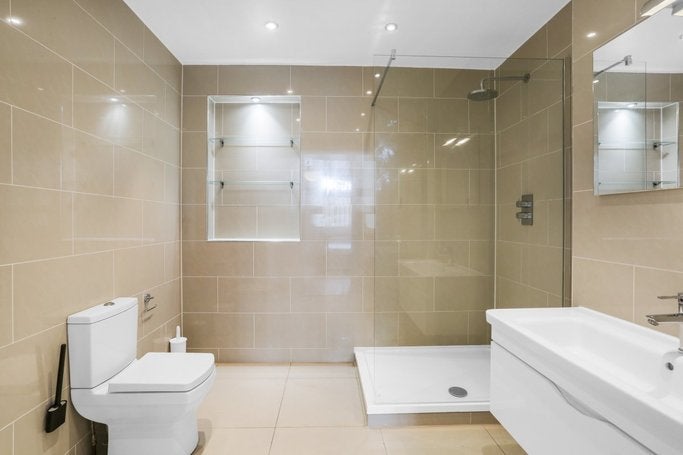 Flat Cornwall Gardens in Greater London