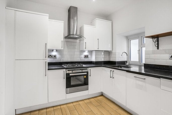 Flat Cornwall Gardens in Greater London