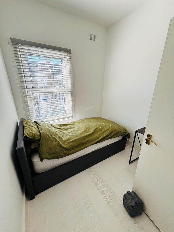 Flat Saltram Crescent in City of Westminster