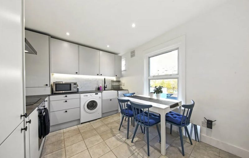Flat Saltram Crescent in City of Westminster