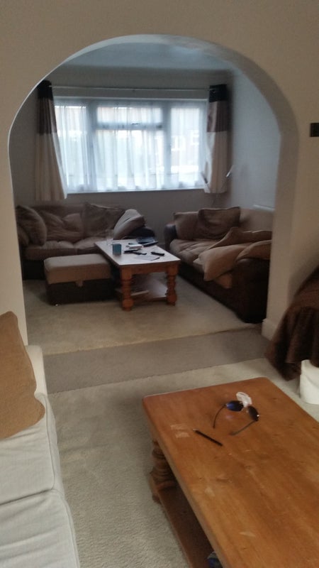 Room Larch Close in Warlingham
