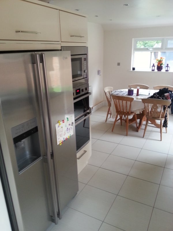 Room Larch Close in Warlingham