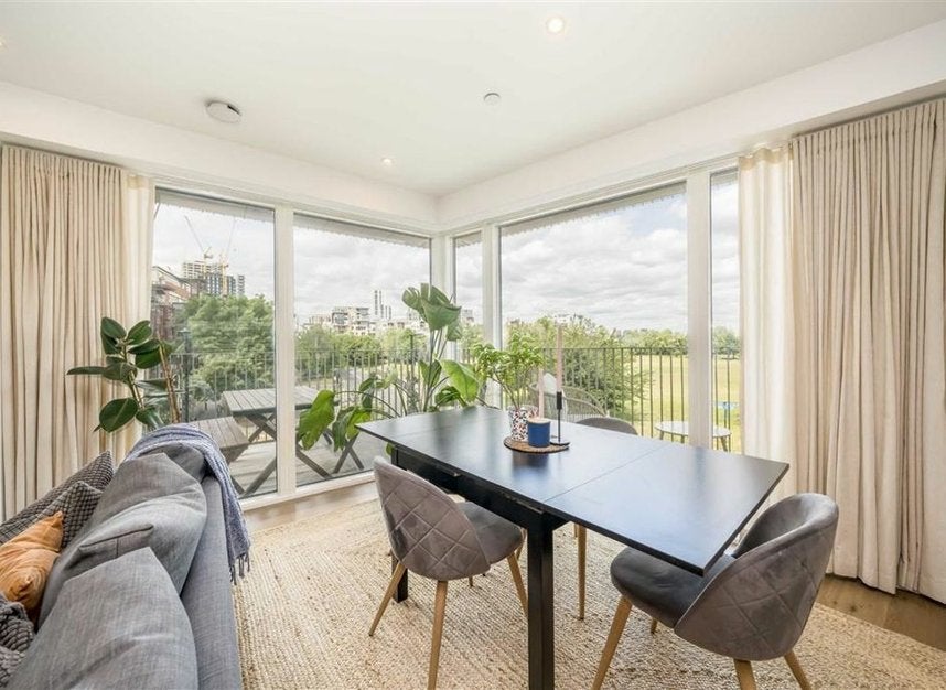 House Southern Way in Greater London