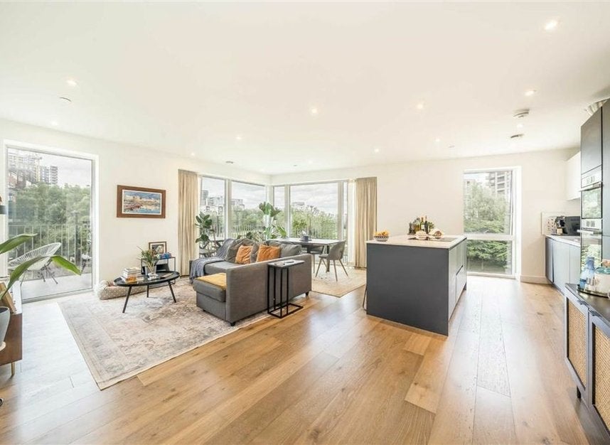 House Southern Way in Greater London