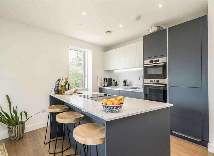 House Southern Way in Greater London