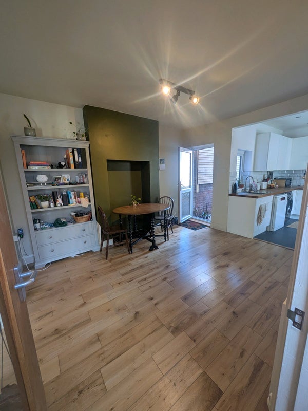 Room Elmdale Road in Bristol