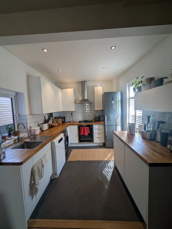 Room Elmdale Road in Bristol