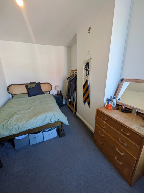 Room Elmdale Road in Bristol