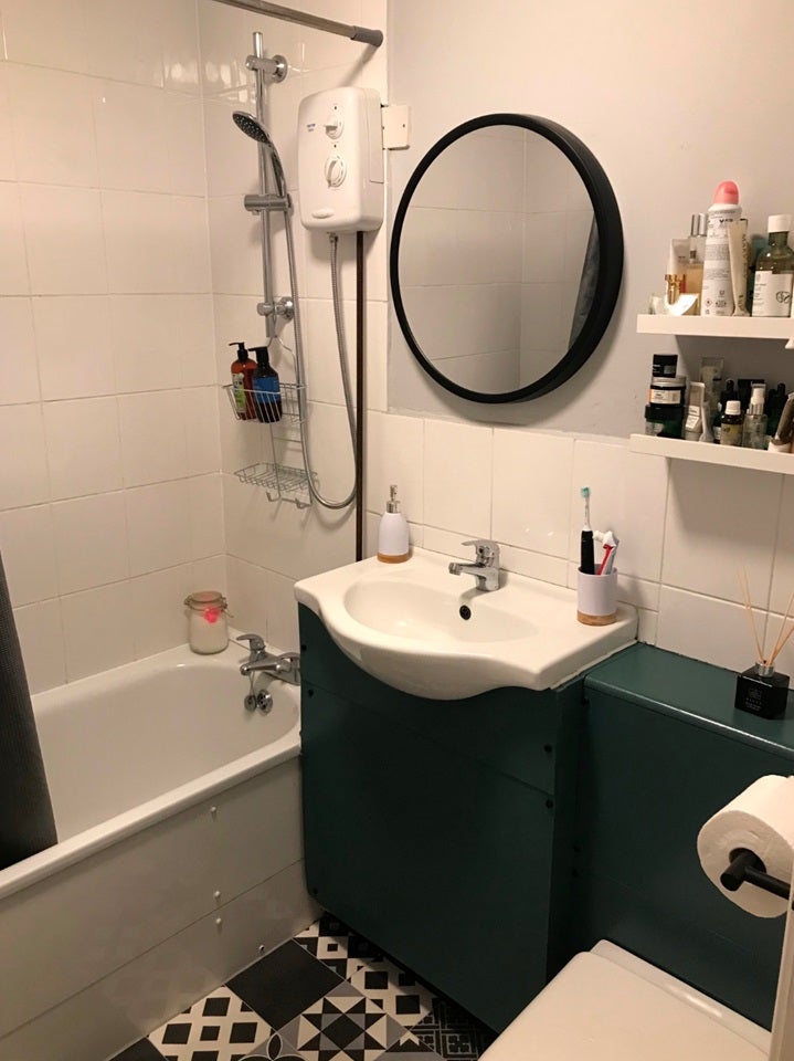 Flat Sidney Road in Borough of Spelthorne