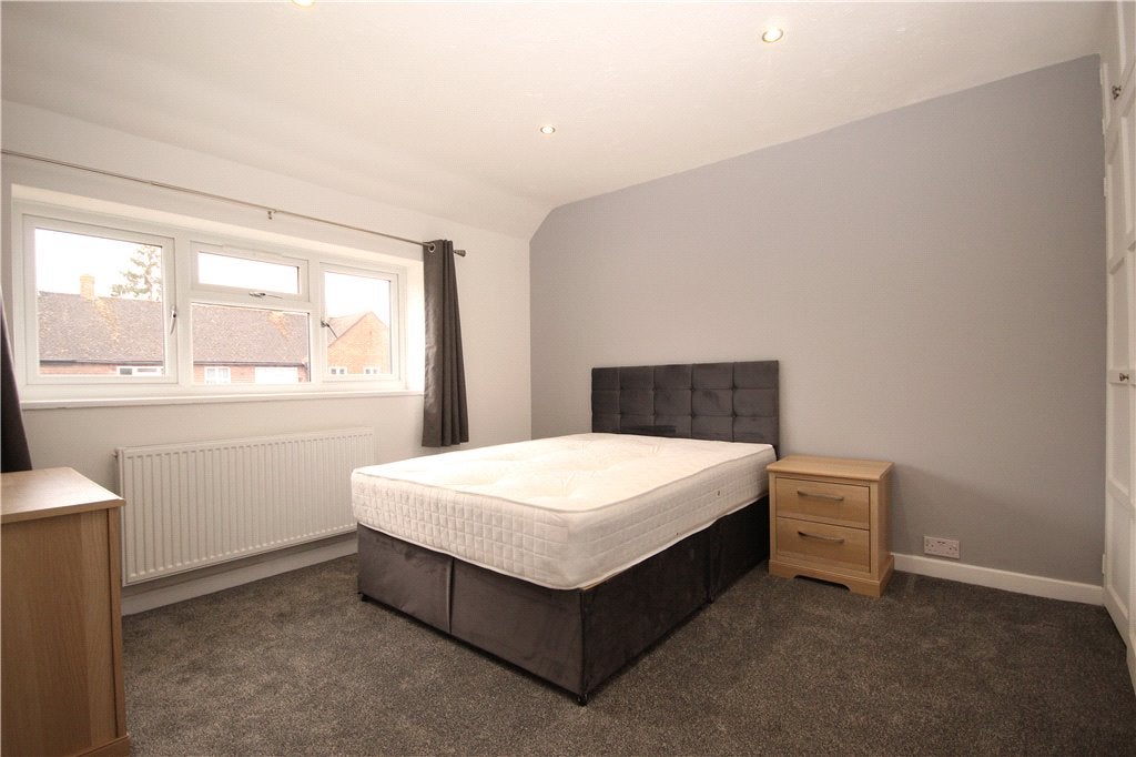 Flat Fir Tree Road in Guildford