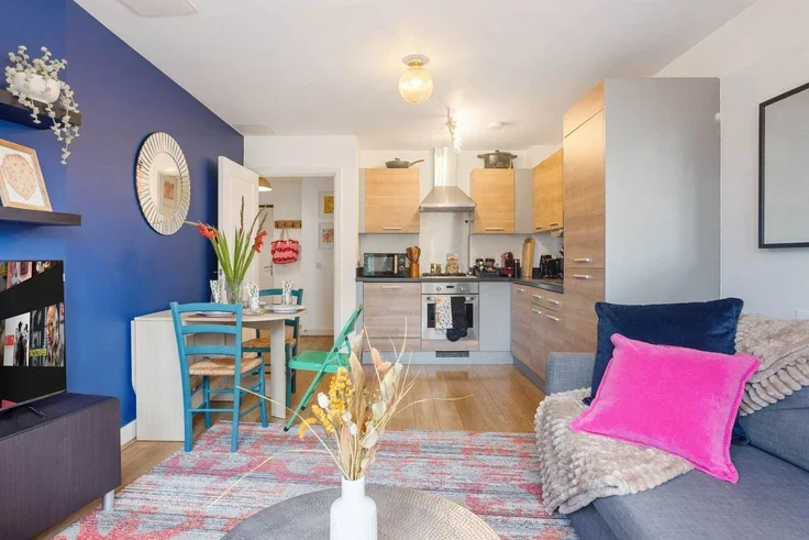 Flat Tarves Way in Greater London