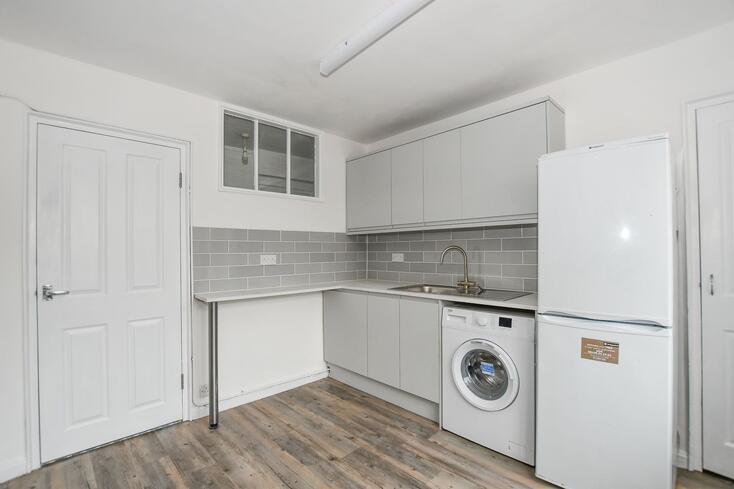 Flat Queens Court in St Albans