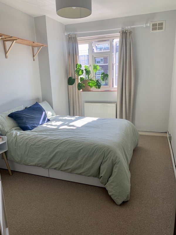 Room Mayfield Close in Greater London