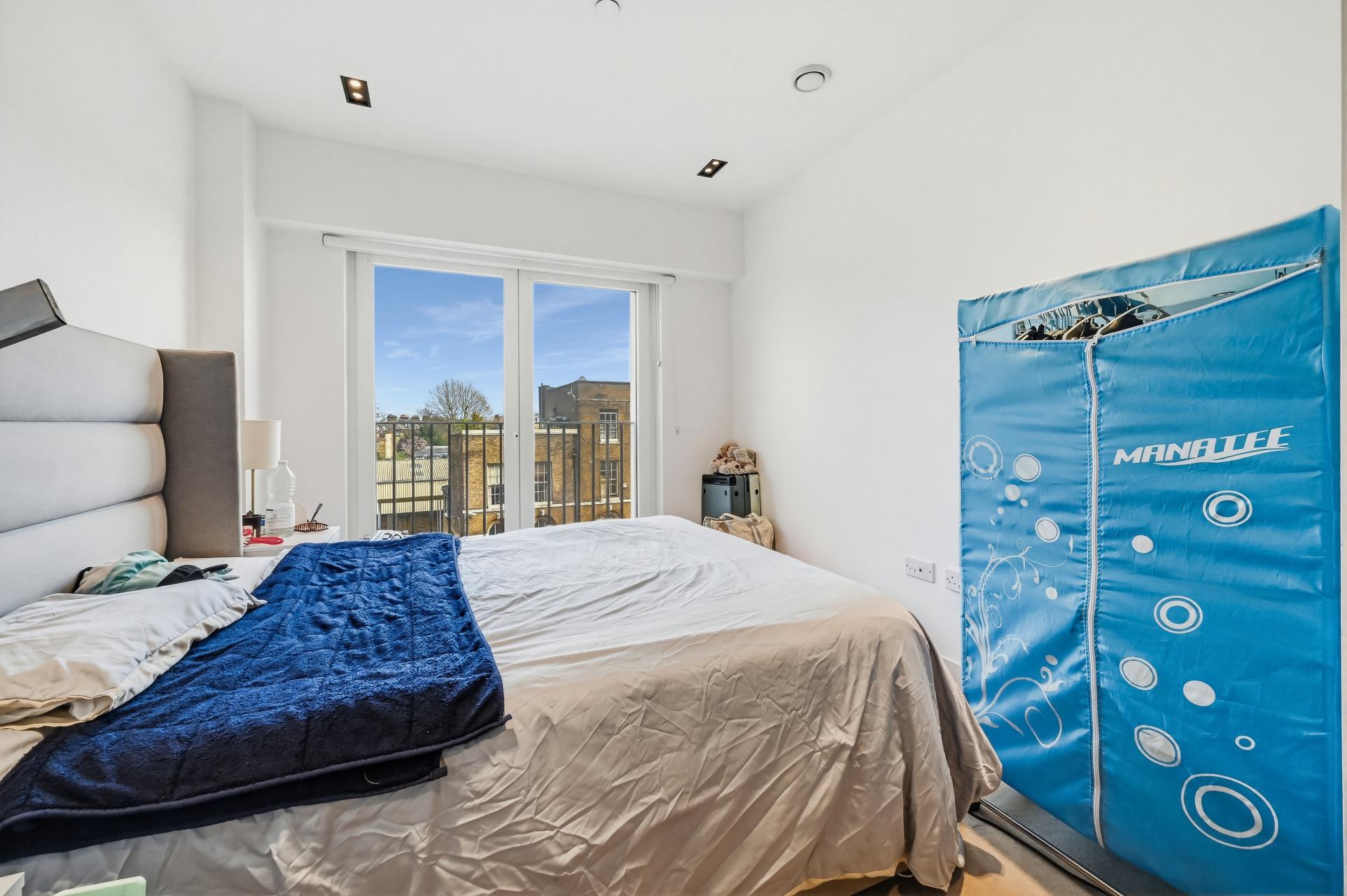 Flat Exchange Gardens in Greater London