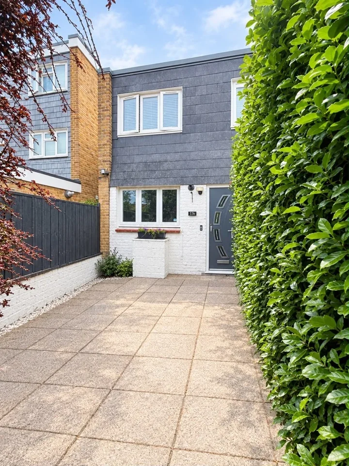 House Moorcroft Lane in Greater London