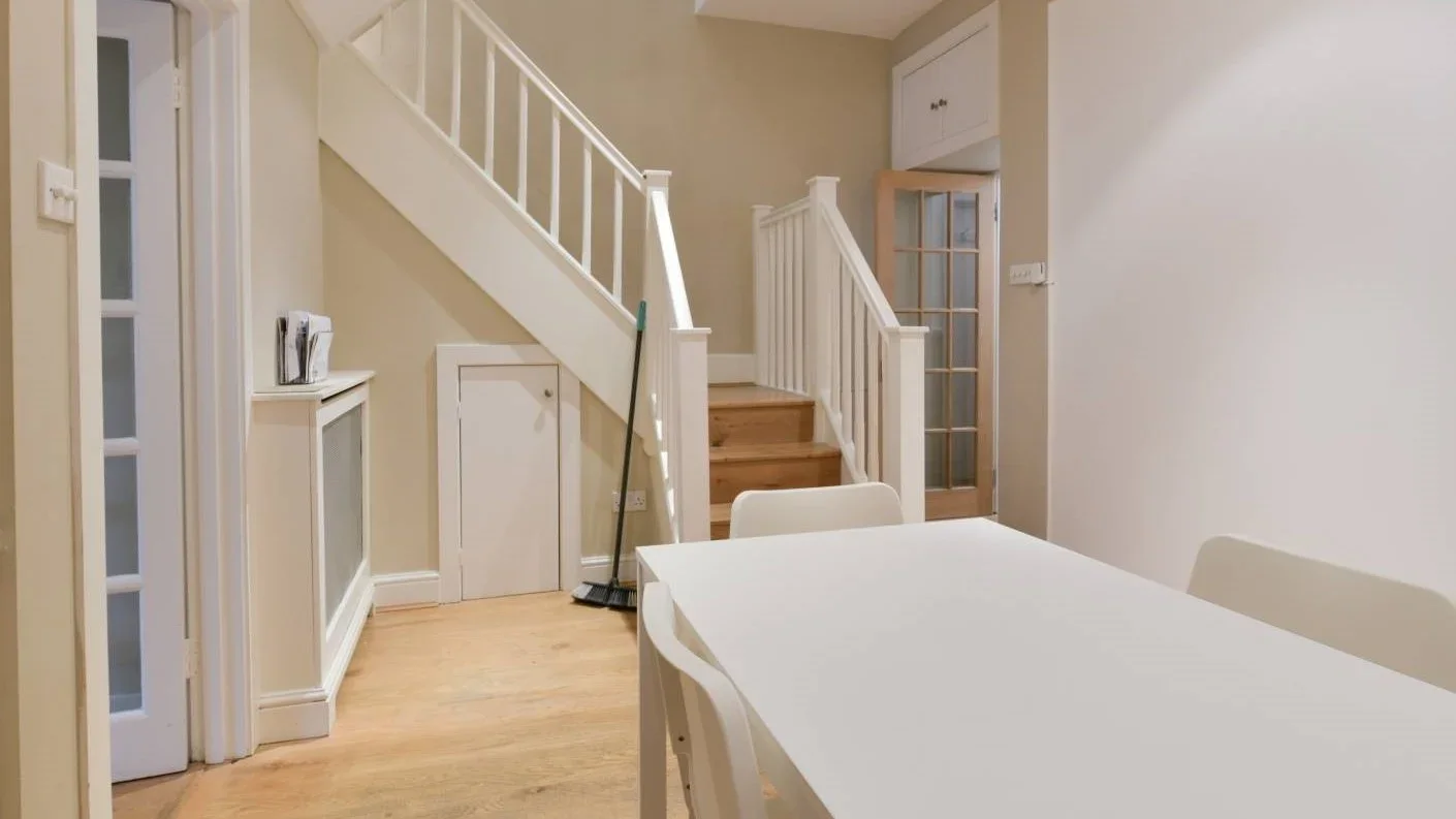 Room Marville Road in Greater London